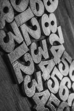 Rakamların geçmişi. Sıfırdan dokuza kadar. Sayıların dokusu. Mali veri kavramı. Matematik. Sayılarla kusursuz desen. finansal kriz konsepti. İş başarısı. 