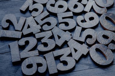 Rakamların geçmişi. Sıfırdan dokuza kadar. Sayıların dokusu. Mali veri kavramı. Matematik. Sayılarla kusursuz desen. finansal kriz konsepti. İş başarısı. 