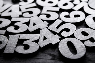 Rakamların geçmişi. Sıfırdan dokuza kadar. Sayıların dokusu. Mali veri kavramı. Matematik. Sayılarla kusursuz desen. finansal kriz konsepti. İş başarısı. 