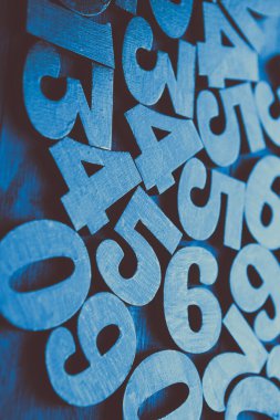 Rakamların geçmişi. Sıfırdan dokuza kadar. Sayıların dokusu. Mali veri kavramı. Matematik. Sayılarla kusursuz desen. finansal kriz konsepti. İş başarısı. 