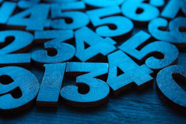 Rakamların geçmişi. Sıfırdan dokuza kadar. Sayıların dokusu. Mali veri kavramı. Matematik. Sayılarla kusursuz desen. finansal kriz konsepti. İş başarısı. 