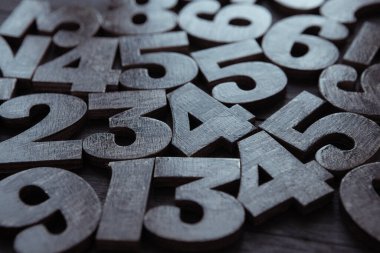 Rakamların geçmişi. Sıfırdan dokuza kadar. Sayıların dokusu. Mali veri kavramı. Matematik. Sayılarla kusursuz desen. finansal kriz konsepti. İş başarısı. 