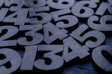 Rakamların geçmişi. Sıfırdan dokuza kadar. Sayıların dokusu. Mali veri kavramı. Matematik. Sayılarla kusursuz desen. finansal kriz konsepti. İş başarısı. 