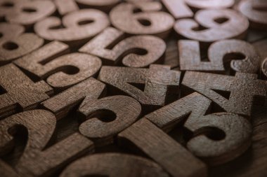 Rakamların geçmişi. Sıfırdan dokuza kadar. Sayıların dokusu. Mali veri kavramı. Matematik. Sayılarla kusursuz desen. finansal kriz konsepti. İş başarısı. 