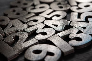 Rakamların geçmişi. Sıfırdan dokuza kadar. Sayıların dokusu. Mali veri kavramı. Matematik. Sayılarla kusursuz desen. finansal kriz konsepti. İş başarısı. 