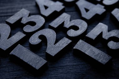 Rakamların geçmişi. Sıfırdan dokuza kadar. Sayıların dokusu. Mali veri kavramı. Matematik. Sayılarla kusursuz desen. finansal kriz konsepti. İş başarısı. 