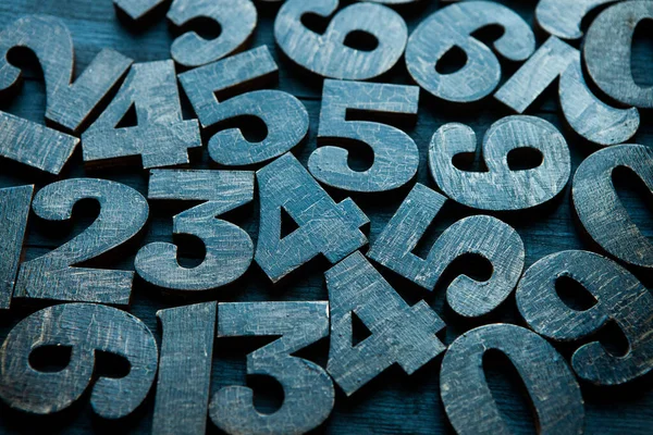 Rakamların geçmişi. Sıfırdan dokuza kadar. Sayıların dokusu. Mali veri kavramı. Matematik. Sayılarla kusursuz desen. finansal kriz konsepti. İş başarısı. 