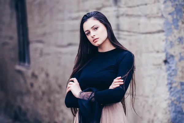 Модный Портрет Стильной Прелестной Брюнетки Молодая Женщина Улице Крутая Студентка — стоковое фото