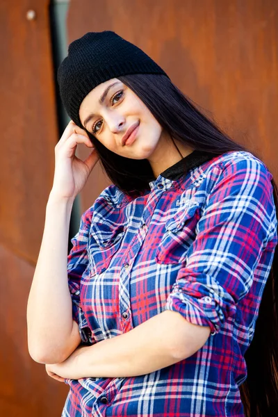 Модный Портрет Стильной Прелестной Брюнетки Молодая Женщина Улице Крутая Студентка — стоковое фото