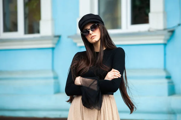 머리에 선글라스를 아름다운 머리의 소녀의 아름다운 초상화 아름다운 러시아 소녀의 — 스톡 사진