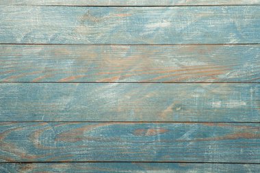 Düğümlü ve tırnak delikli klasik mavi ahşap arka plan dokusu. Eski boyalı ahşap duvar. Mavi soyut arka plan. Klasik ahşap, koyu mavi, yatay tahtalar. Kopya alanı ile ön görünüm. Tasarım için arkaplan.