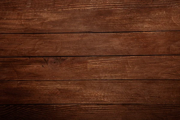 Düğümlü ve tırnak delikli klasik kahverengi ahşap arka plan dokusu. Eski boyalı ahşap duvar. Kahverengi soyut arka plan. Klasik, koyu renk, yatay tahtalar. Kopya alanı ile ön görünüm. Tasarım için arkaplan.