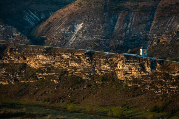 Прекрасный Пейзаж Скалами Горами Монастыре Орхейул Вечи Молдове Европа Красивый — стоковое фото