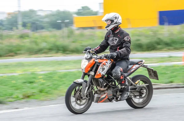 Ulyanovsk Russia Luglio 2019 Motociclista Una Moto Una Strada Sfocatura — Foto Stock
