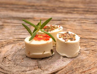 meze peynir otlar ile