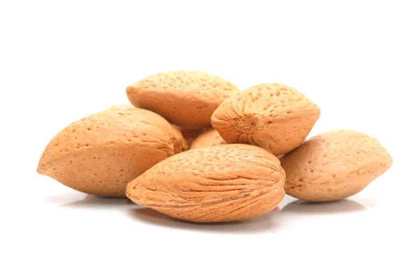 Nueces de almendras aisladas en blanco — Foto de Stock