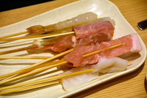 Delicious Japanese Cuisine Chicken Satay On A Plate. — Stock Photo, Image