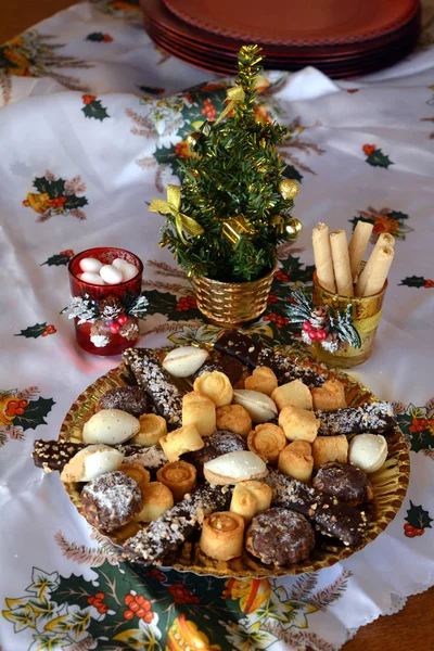 Preciosa imagen de cerca de las galletas de Navidad en una mesa —  Fotos de Stock