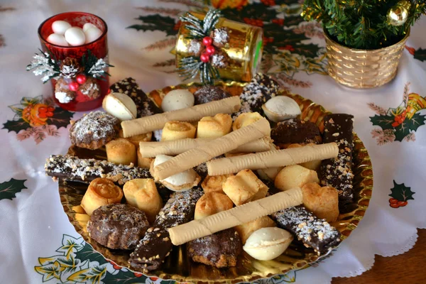 Imagem de fim encantadora de biscoitos de Natal em uma mesa — Fotografia de Stock