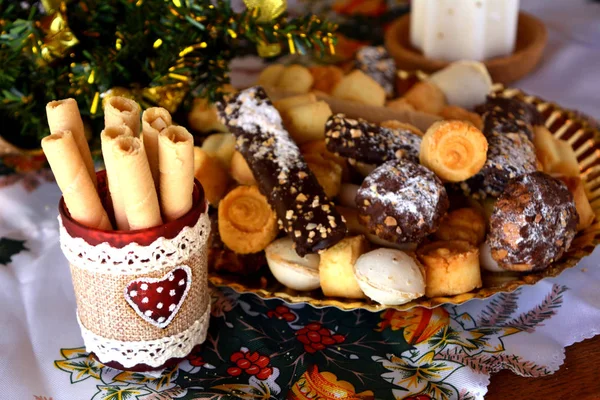 Imagem de fim encantadora de biscoitos de Natal em uma mesa — Fotografia de Stock