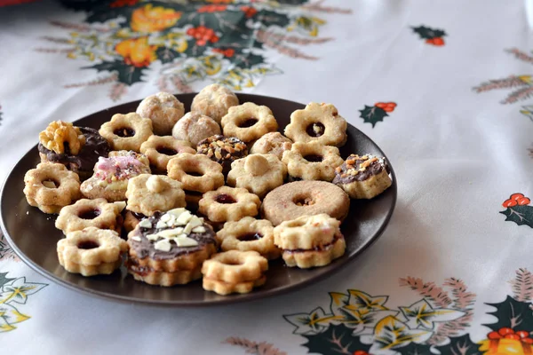 Dessert of cookies plate perfect for celebrating Christmas. — Stock Photo, Image