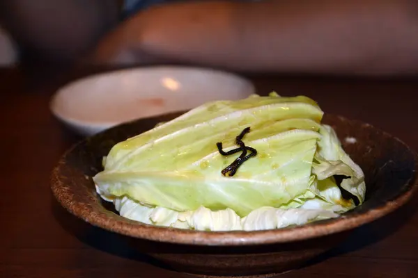 Japon mutfağı, lezzetli taze organik lahana salatası. — Stok fotoğraf