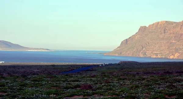 Landskap från norr om Lanzarote. El Risco de Famara. Kanarieöarna. Spanien. — Stockfoto