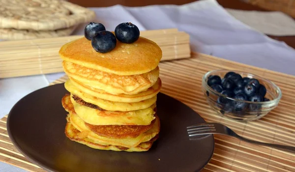 Stack of sweet pancakes with fresh blueberries on a plate. — Stock Photo, Image