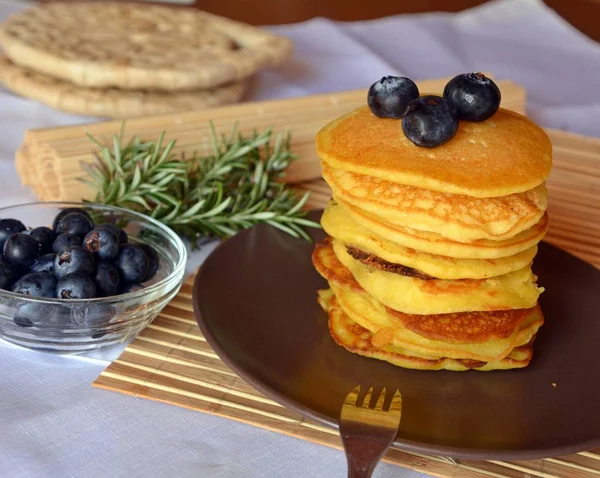 Stack of sweet pancakes with fresh blueberries on a plate. — Stock Photo, Image