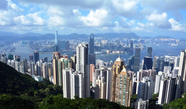Hong Kong. Victora pik üzerinden Hong Kong manzarası görünümünün resmi.