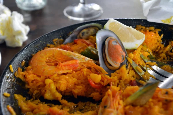 Frische Paella Auf Einem Auflauf Serviert Traditionelle Spanische Küche — Stockfoto