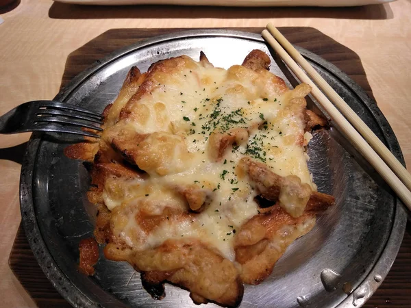 Hot Potatoes Met Kaas Een Plaat Japans Eten — Stockfoto