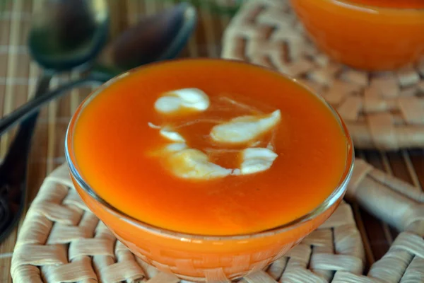 Sopa Crema Calabaza Tazón Con Crema Batida Alimento Vegetariano Orgánico —  Fotos de Stock