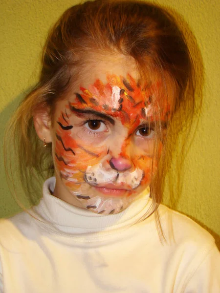 Menina com o rosto do tigre — Fotografia de Stock