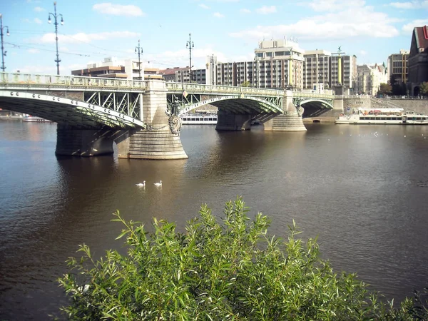 Puente de Praga sobre el Moldava — Foto de Stock