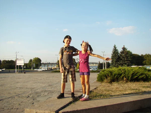 Menino e menina — Fotografia de Stock