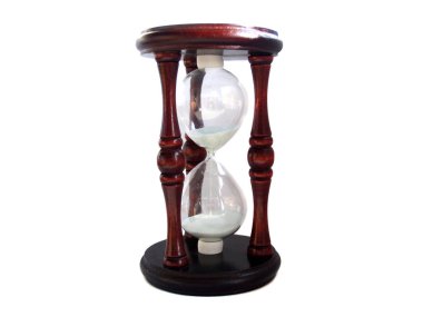 Beyaz arka plan üzerinde kum saati tablo