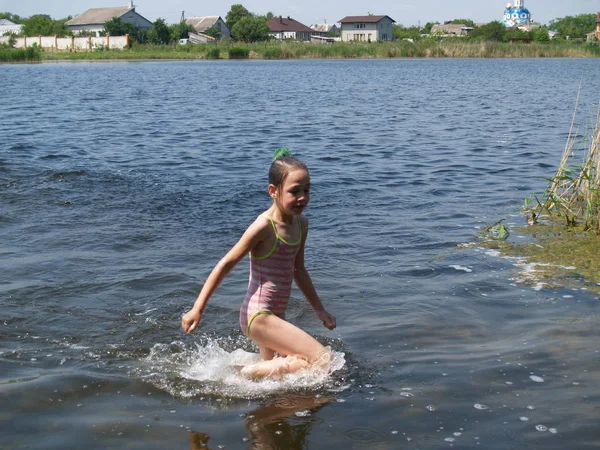 Kinderen Zwemmen Plezier Het Rive — Stockfoto