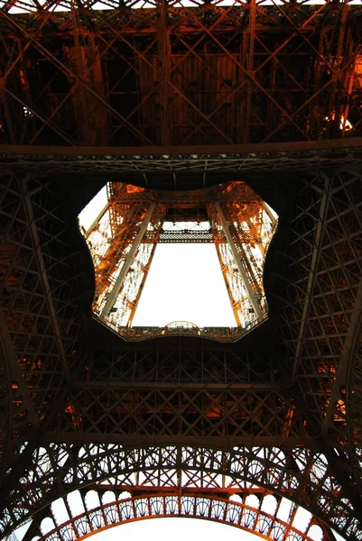 Wieczór Wieży Eiffla Najbardziej Rozpoznawalny Punkt Orientacyjny Paryża — Zdjęcie stockowe