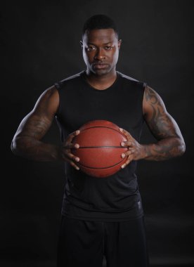 Basketbol oyuncu poz kırmızı