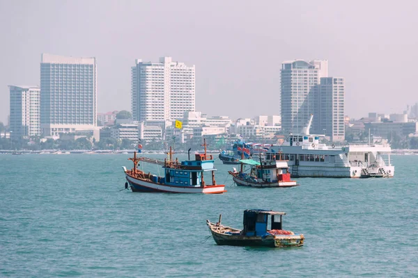 Various Sizes of Vessel near Pattaya Beach, Chonburi in Gulf of Thailand — Stock Photo, Image