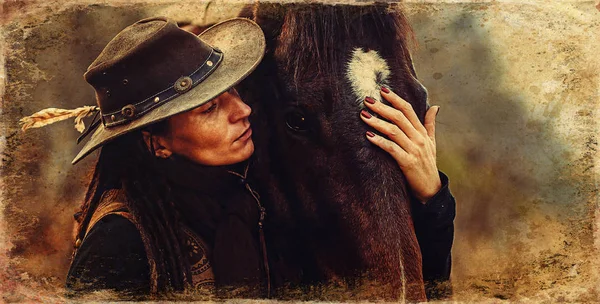 Porträtt kvinna och häst i naturen. Kvinnan kramar en häst. Gamla fotoeffekter. — Stockfoto