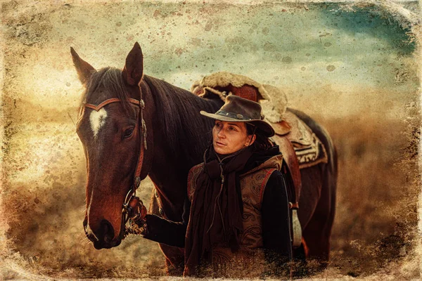 Ένα νεαρό όμορφο φοβισμένο κορίτσι έξω με το αληθινό της άλογο. Παλιό εφέ φωτογραφίας. — Φωτογραφία Αρχείου