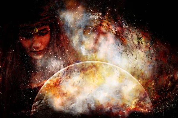 Шаманская девушка с барабаном на абстрактном структурированном космическом фоне. — стоковое фото