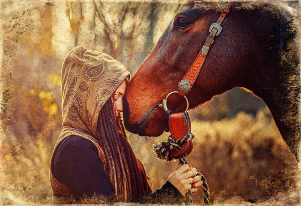 肖像画の女性と馬の屋外。女は馬に抱きついた。古い写真効果. — ストック写真