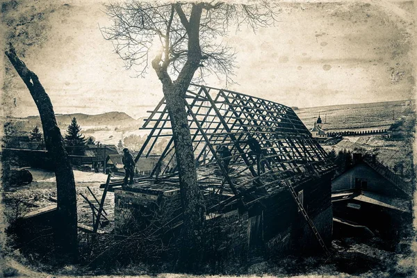 Pokryvac, Eslováquia, 2 de janeiro de 2020. Desmontagem antiga casa de madeira, Orava casa de madeira . — Fotografia de Stock