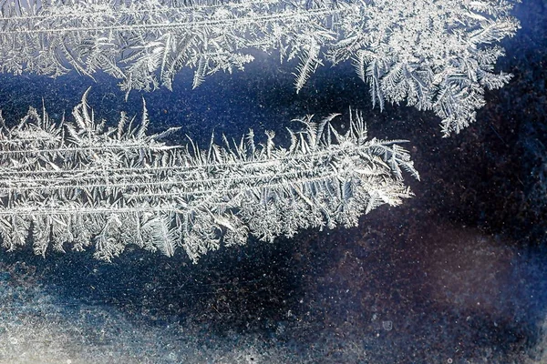 Frosty natural pattern on winter window, ornamental frost on the glass. — Stock Photo, Image