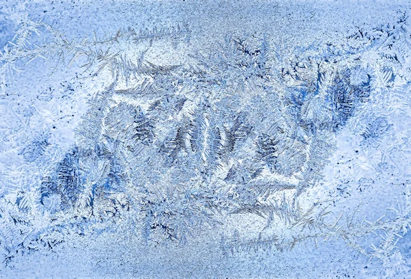Kış penceresinde buzlu doğal desen, cam ve boyama efekti. — Stok fotoğraf