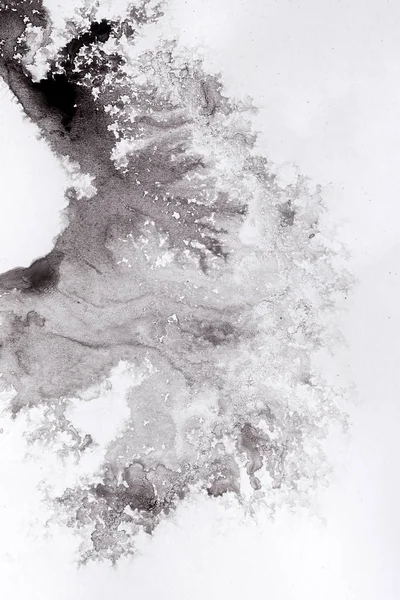 Salpicos pretos abstratos em papel aquarela branco. imagem monocromática. — Fotografia de Stock