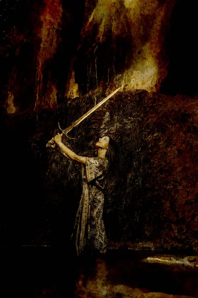 Frau mit Schwert in See nahe Wasserfall, alter Foto-Effekt. — Stockfoto